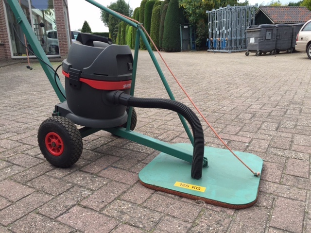 TG0M Tegelhulp, tegeltiller model M met opgebouwde stofzuiger